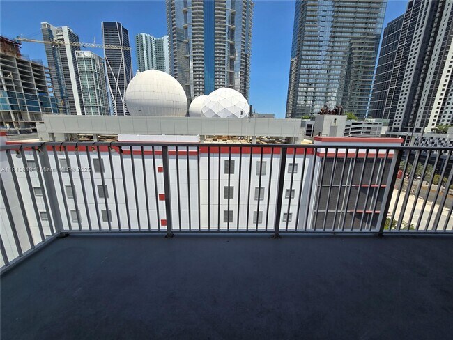 Building Photo - 800 N Miami Ave