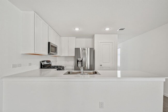 Building Photo - 2413 Legends Crk