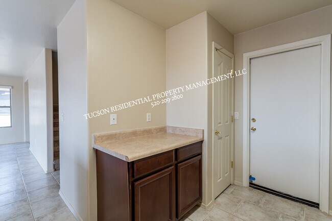 Building Photo - 4123 E Cameo Point Dr
