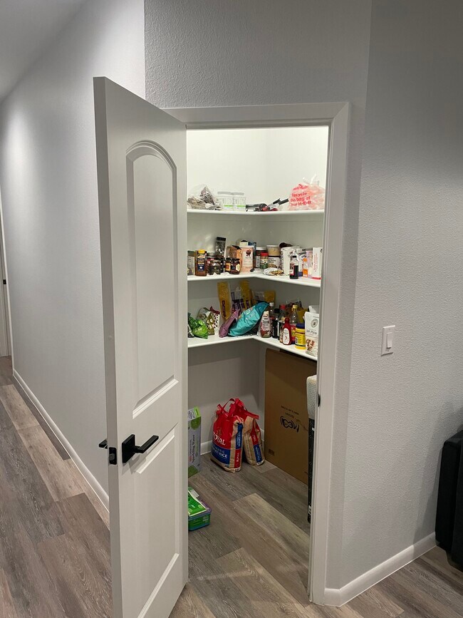 Building Photo - 917 N 16th St