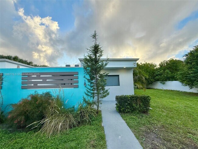 Building Photo - 341 23rd Way S