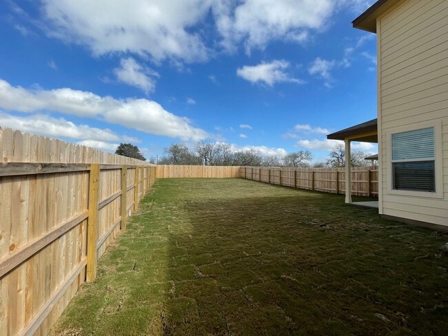 Building Photo - Fantastic Two-story Duplex with a huge bac...