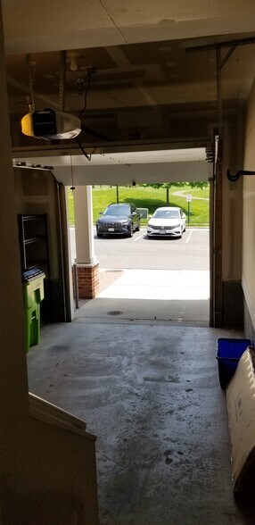 Garage - 4612 Battenburg Ln