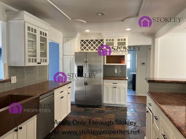 Building Photo - 2427 Sycamore Ave