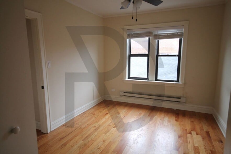 Building Photo - 4737 N Hermitage Ave