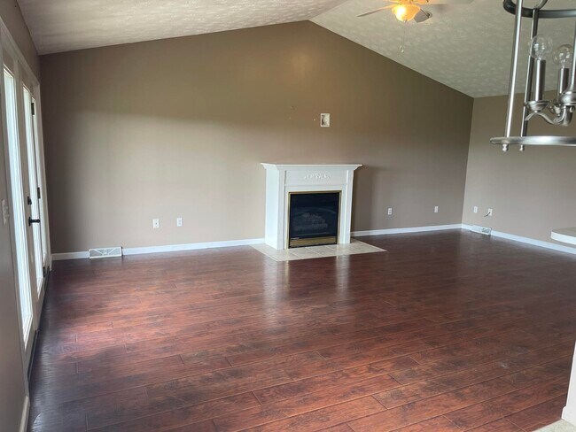 Building Photo - 1024 Heathcliff Dr