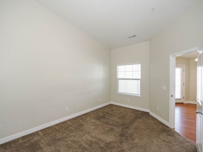 Building Photo - Beautiful Daybreak Condo