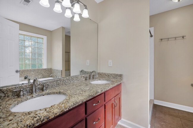 Building Photo - 103 Winding Trail