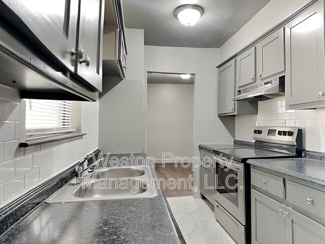 Building Photo - 2101 Westchester Dr