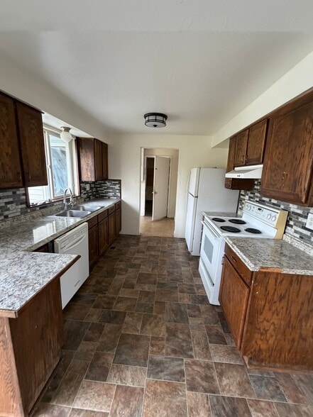 Building Photo - 1578 Onyx Dr