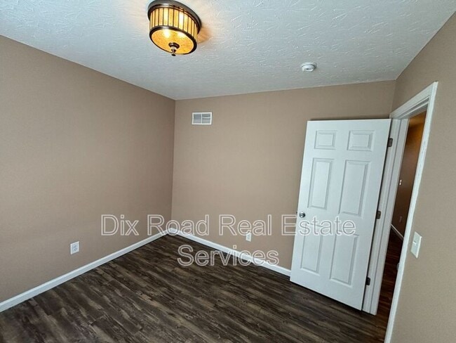 Building Photo - 2497 Deercove Ct.