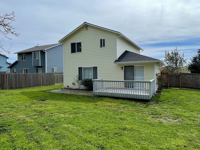 Building Photo - Beautiful 3 Bedroom Home, Pet Friendly!