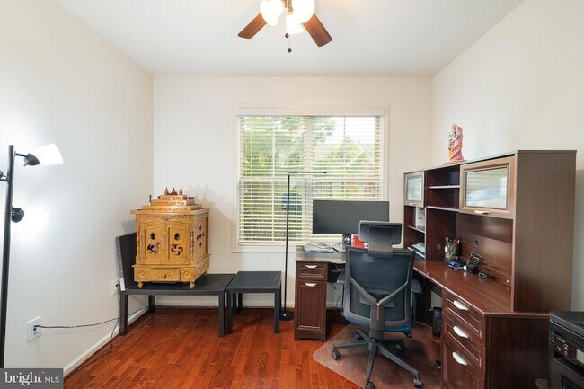 Building Photo - 42557 Dreamweaver Dr