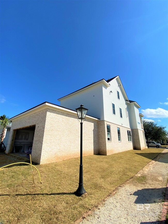Building Photo - 2704 Bienville Ave