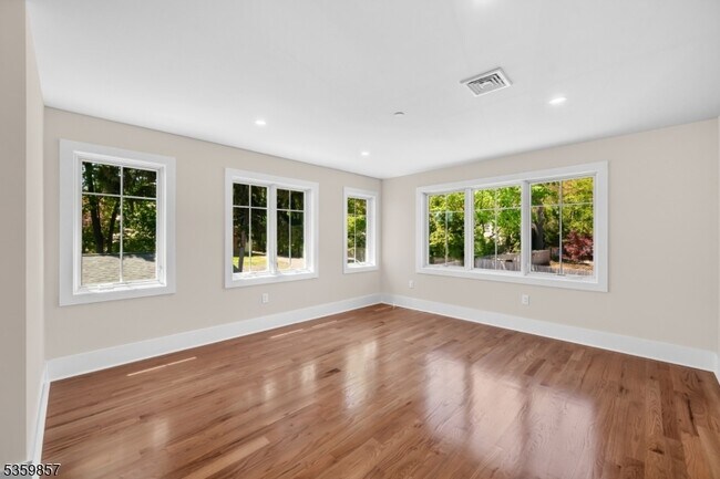 Building Photo - 162 Closter Dock Rd