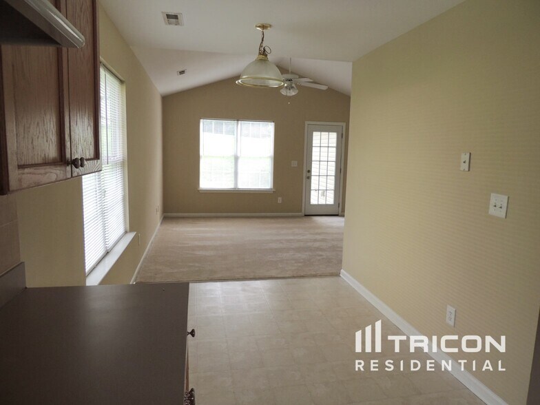Building Photo - 5609 Stone Bluff Ct