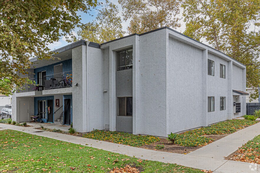 Primary Photo - Valle at 9151 Kenwood