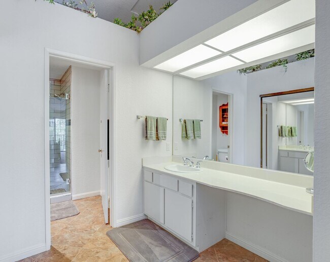 Building Photo - Stylish Palm Springs Condo with Private Po...