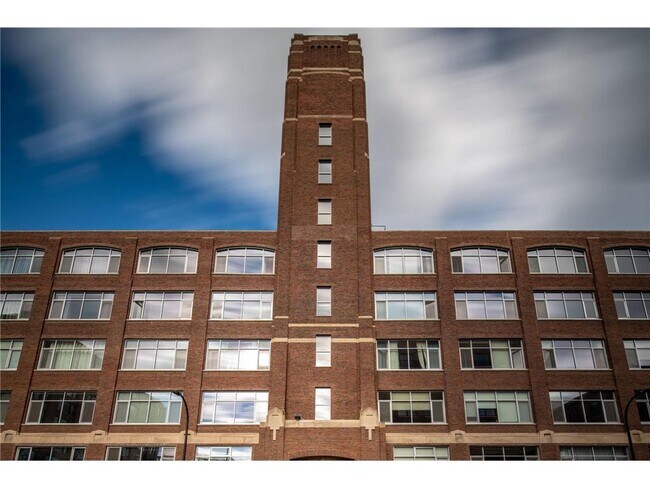 Building Photo - 700 N Washington Ave