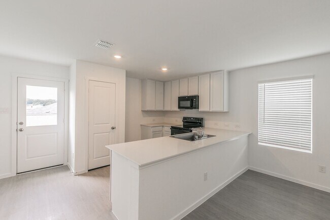 Building Photo - 3 bedroom 2 bath-brand new construction in...