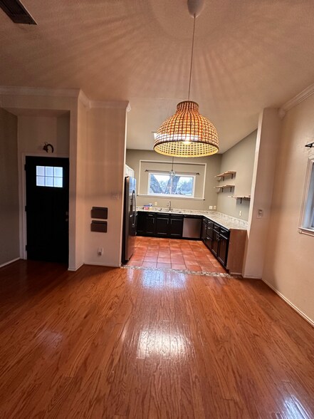 Building Photo - 9139 Village Brown