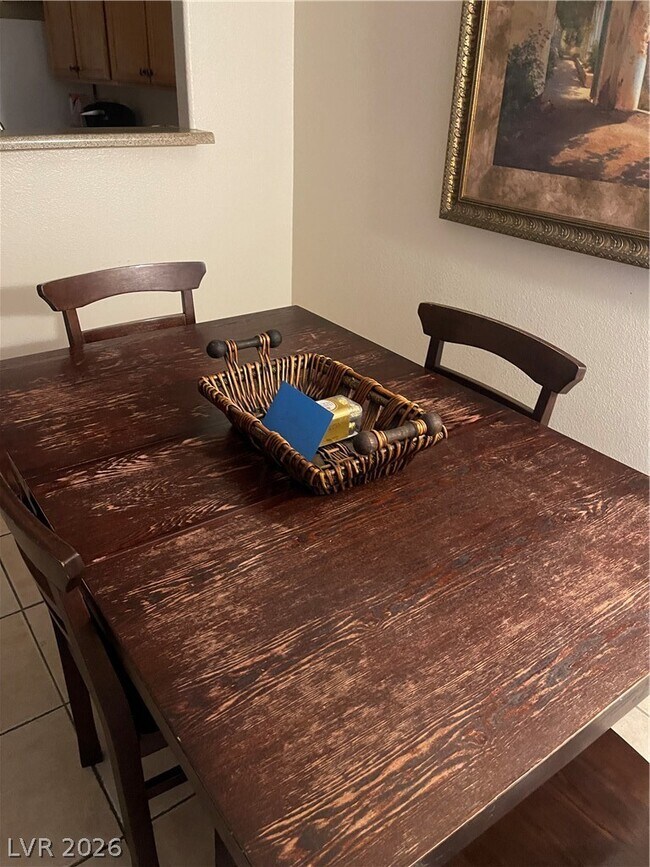 Building Photo - 2760 Stargate St