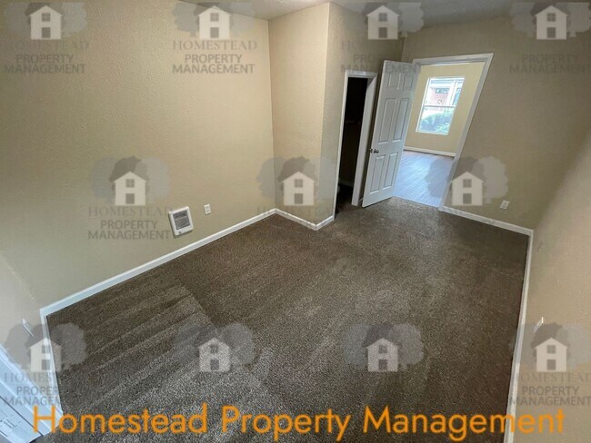 Building Photo - 219-219 1/2 S Monmouth Ave