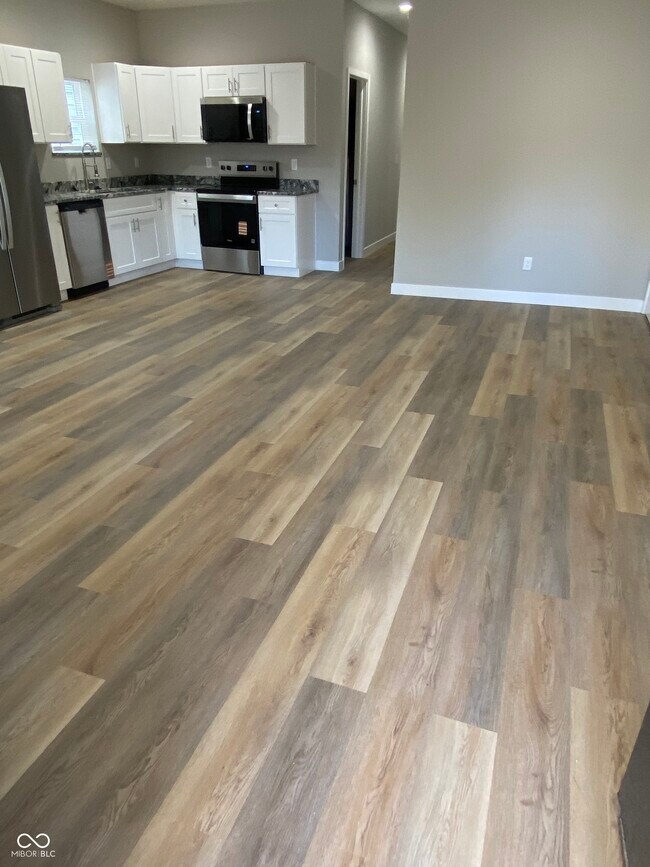 Building Photo - 931 N Beville Ave