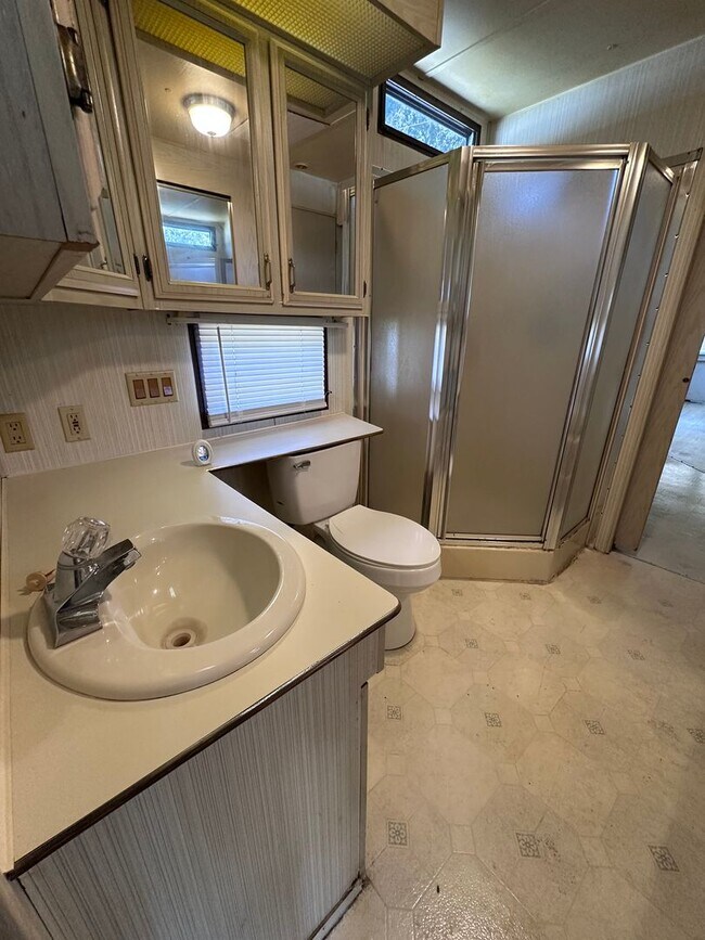 Building Photo - 11811 N Broad St