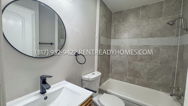 Building Photo - 2613 Fairbrook St