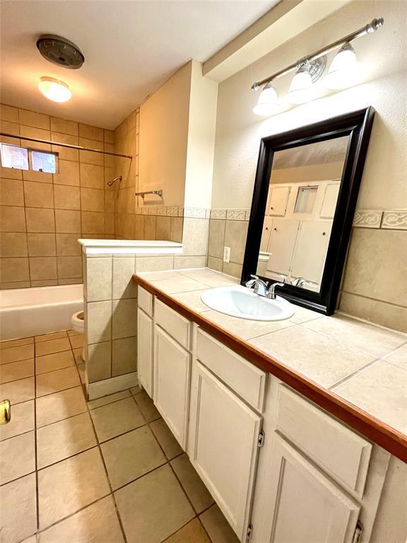 Building Photo - 304 Montopolis Dr