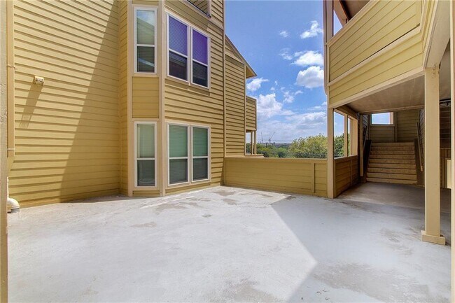 Building Photo - 808 W 29th St