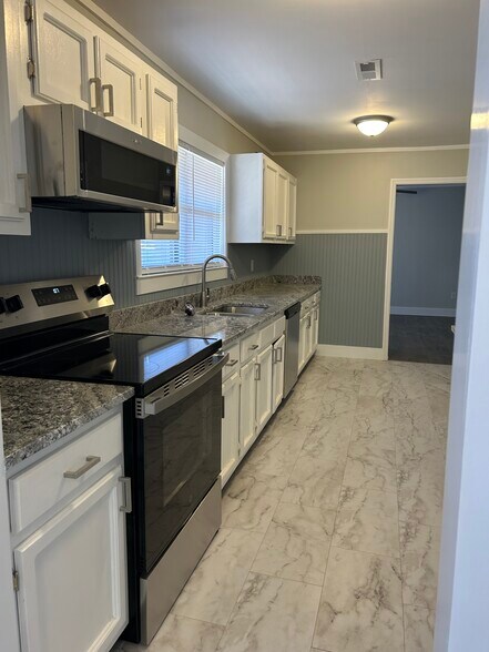 Building Photo - 600 Villard Dr