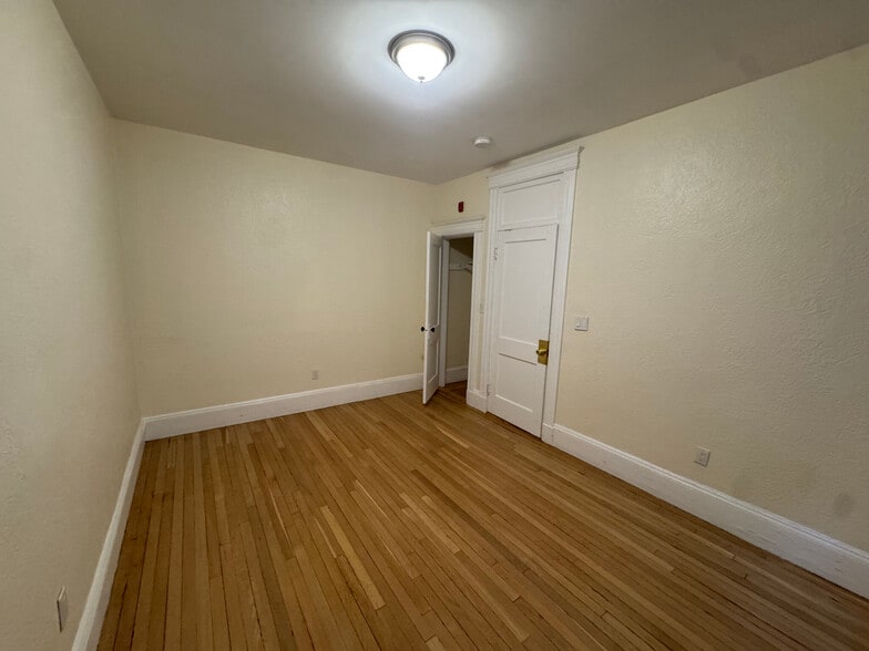 Building Photo - 1127 Commonwealth Ave