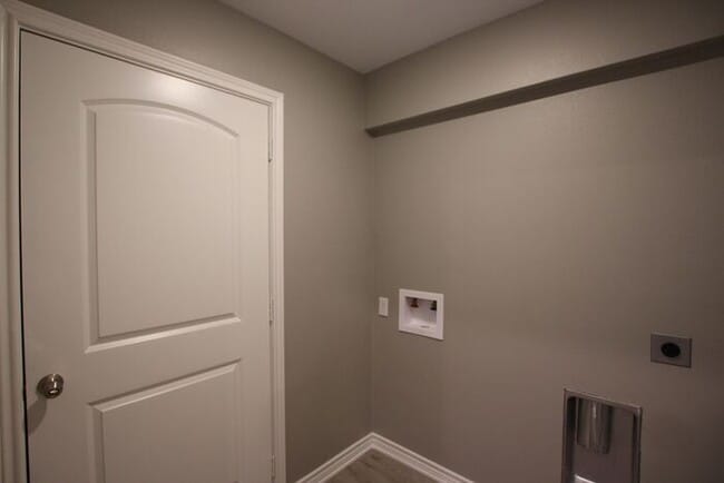 Building Photo - Beautiful 3 Bedroom 2 Bathroom Townhouse in South Tyler! Now offering 1st full month rent free!