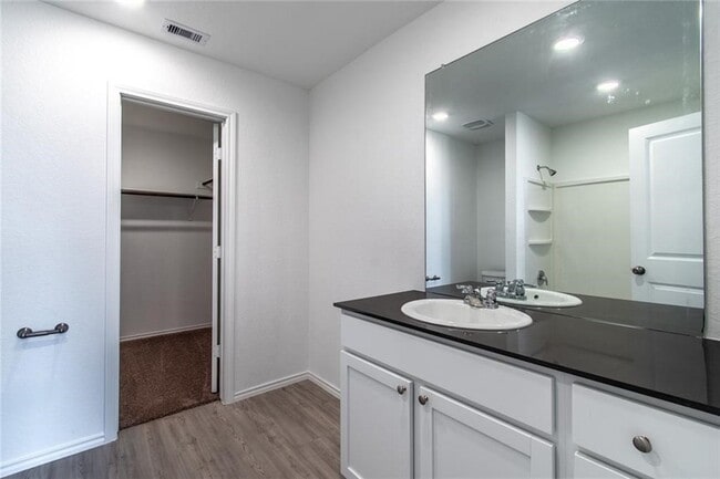 Building Photo - 2302 Medusa Dr