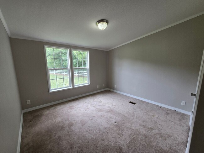 Building Photo - Quiet Country Living! Spacious 4 Bed, 2 Bath in Currituck