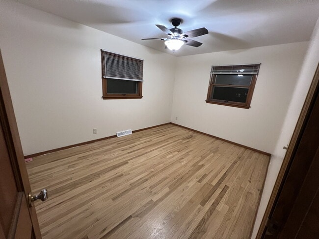 Building Photo - Newly Remodeled 3 Bedroom 1 Bathroom Singl...