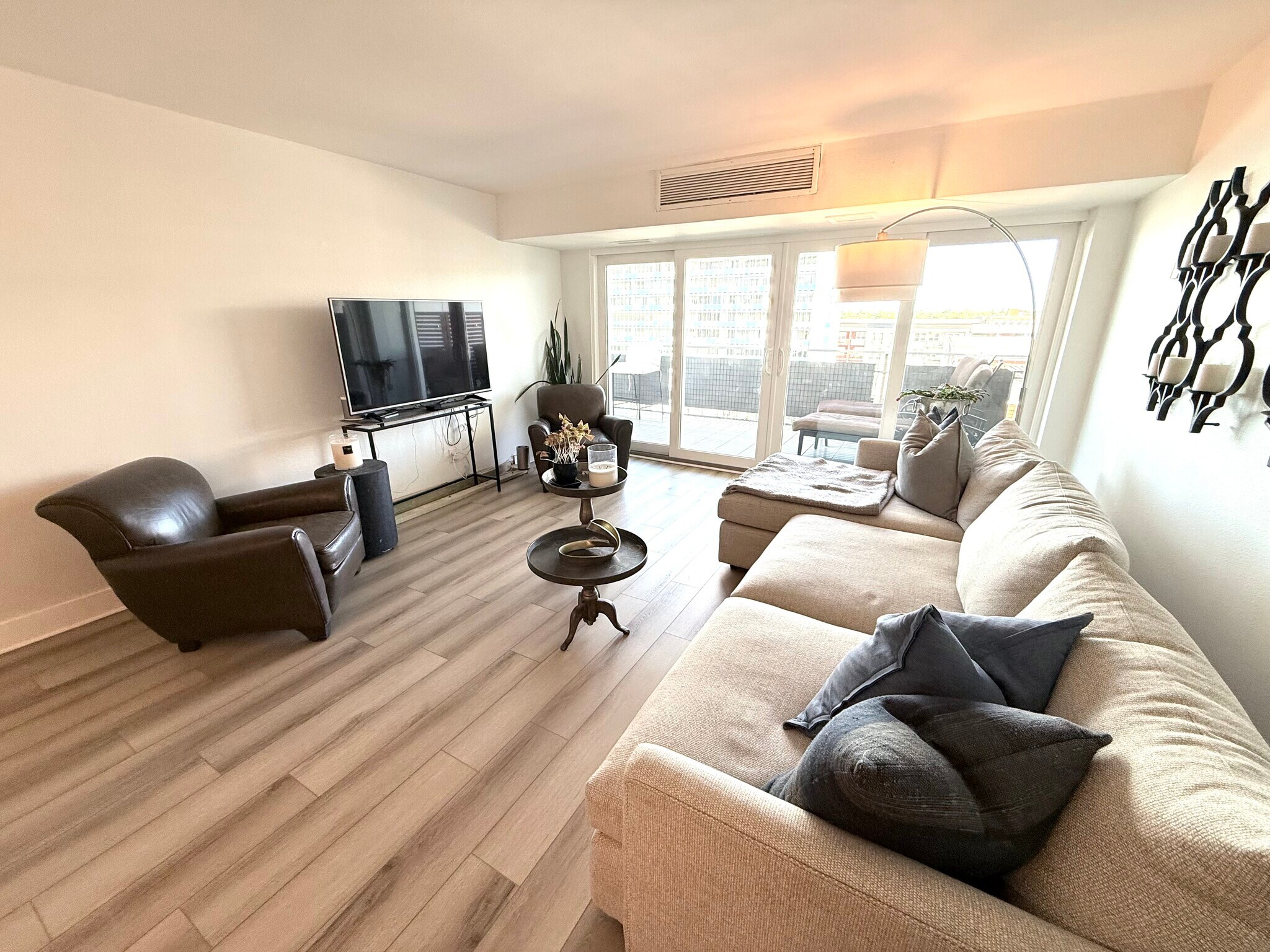 Building Photo - 1121 Albion St