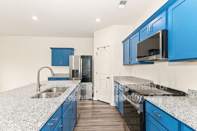 Building Photo - 484 Pender Woods Dr