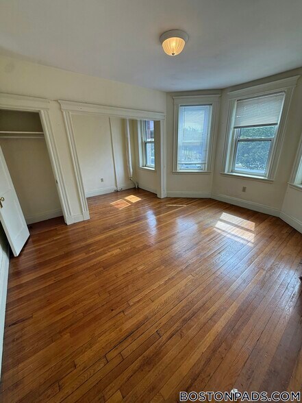 Building Photo - 111 Park Dr