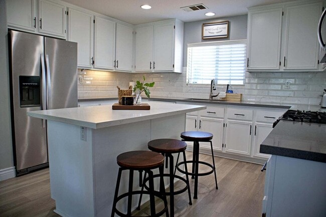 Building Photo - 48404 La Playa St