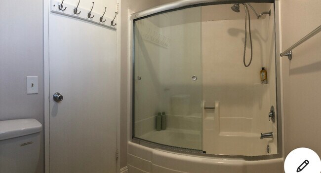 Master Bathroom - 39 Thicket