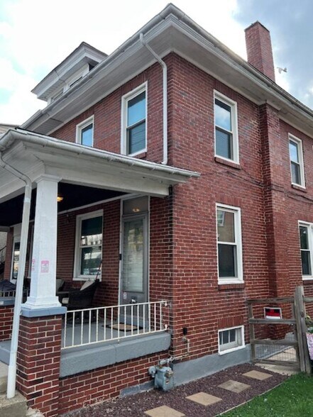 Building Photo - 609 Fern Ave