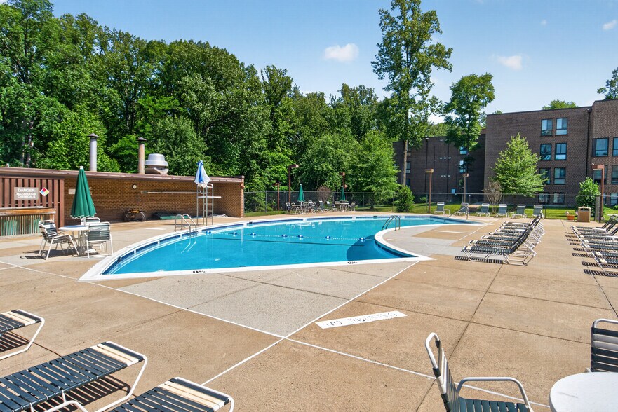 Building Photo - 11260 Chestnut Grove Sq