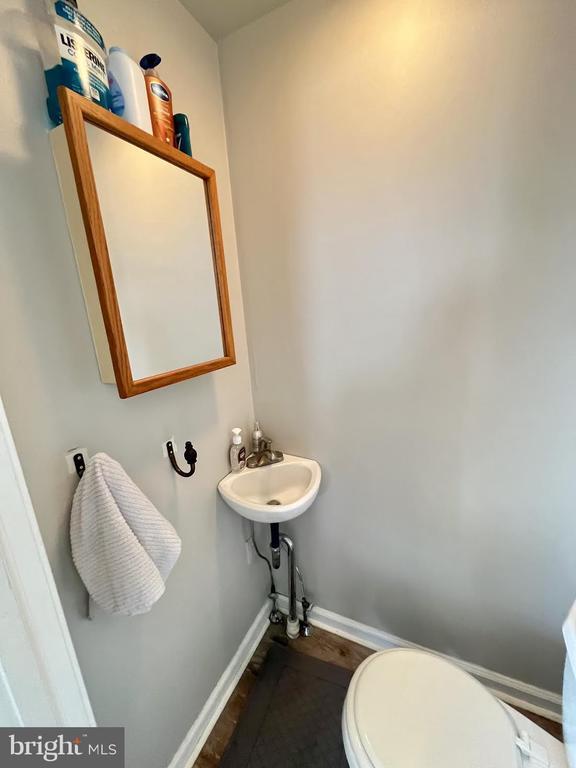 Building Photo - 125 Maple St