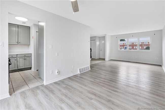 Building Photo - 43 Shea Ave