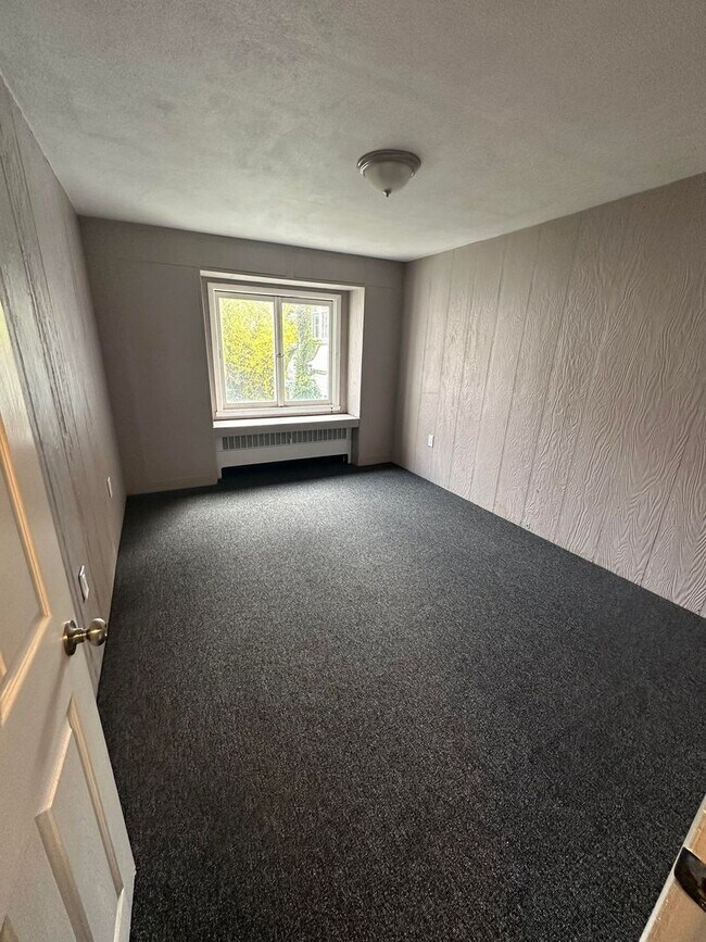 Building Photo - 3 bed, 1 bath apartment in lansfod
