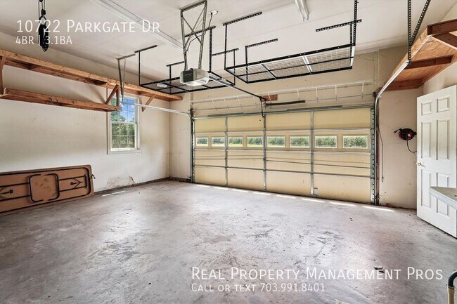 Building Photo - 10722 Parkgate Dr