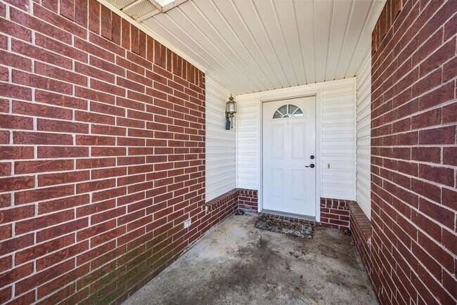 Building Photo - 851 Honeysuckle Dr